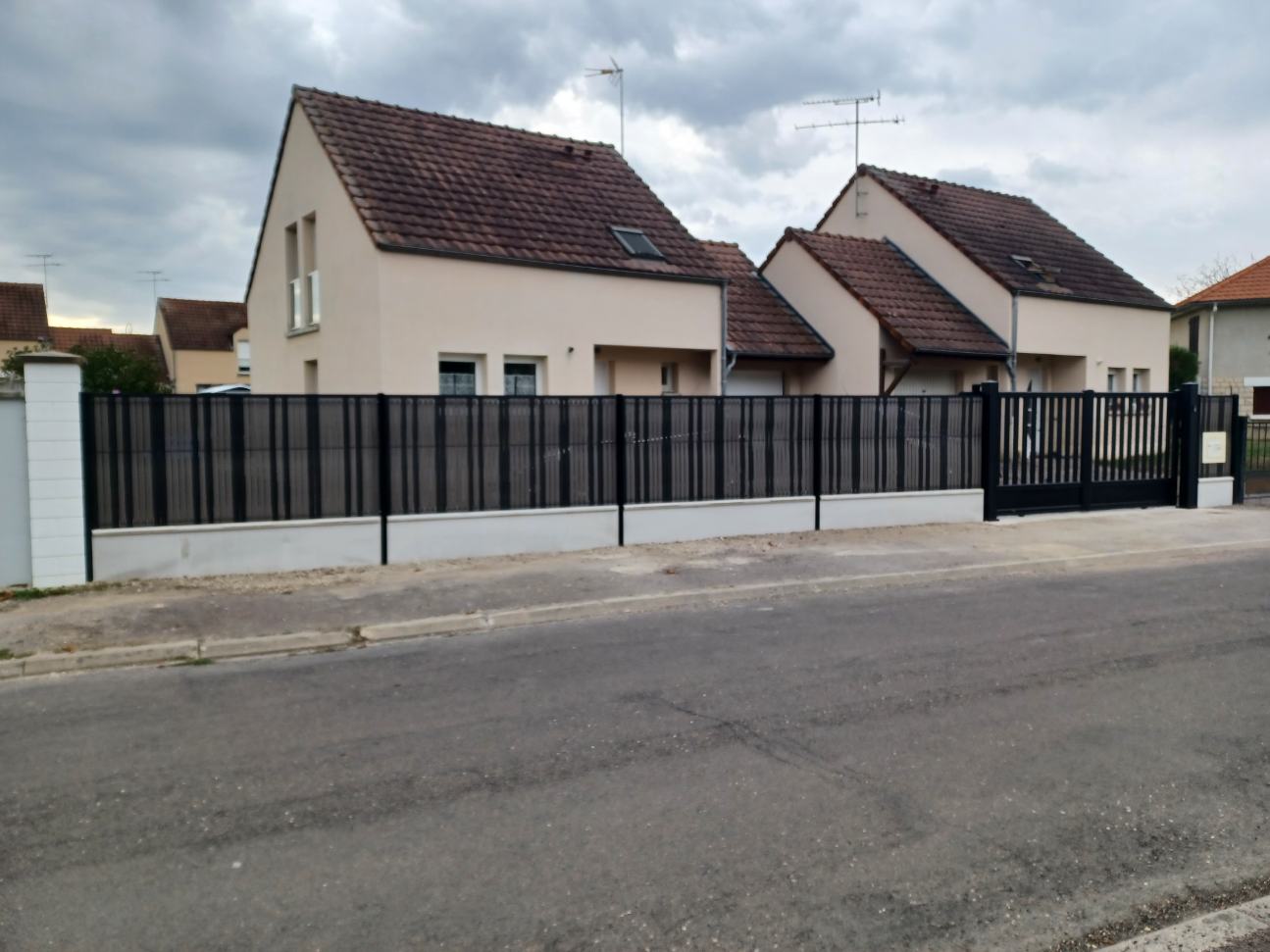 fourniture et pose de panneau de cloture et portail exterieur